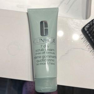 Clinique 7 day scrub cream